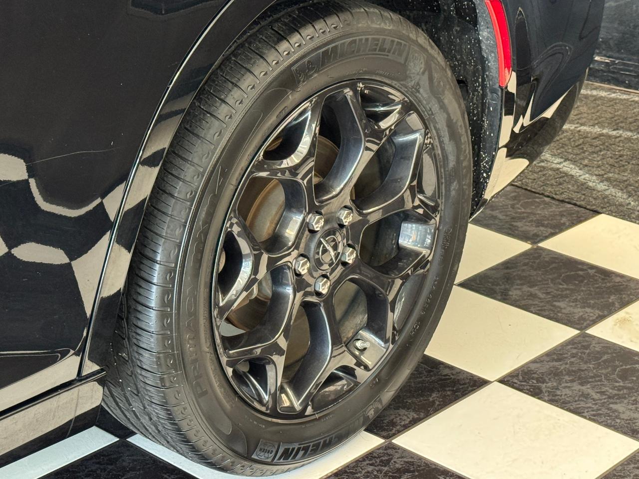 2023 Chrysler 300 300 Touring L AWD+ONE OWNER+CLEAN CARFAX Photo