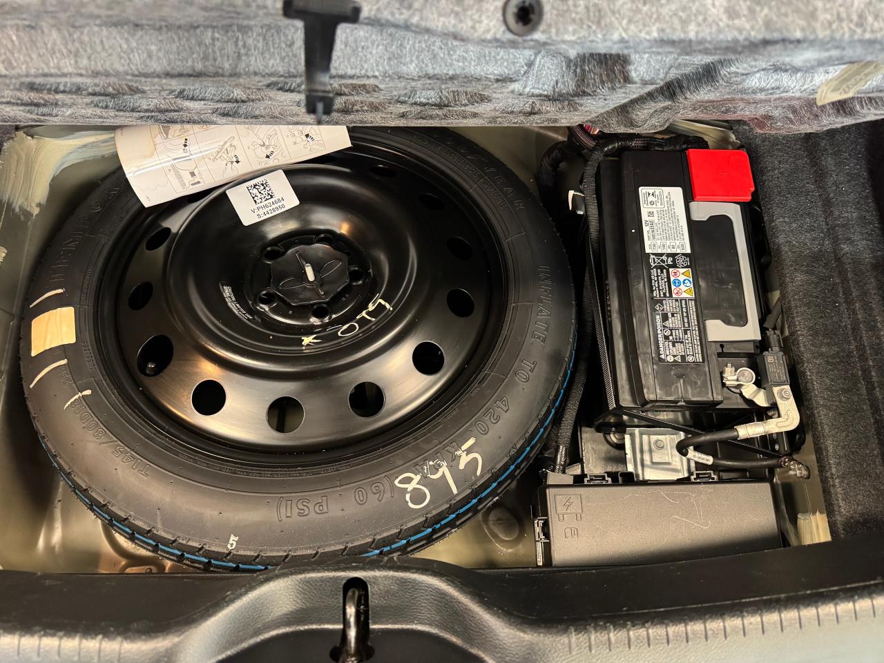 2023 Chrysler 300 300 Touring L AWD+ONE OWNER+CLEAN CARFAX Photo