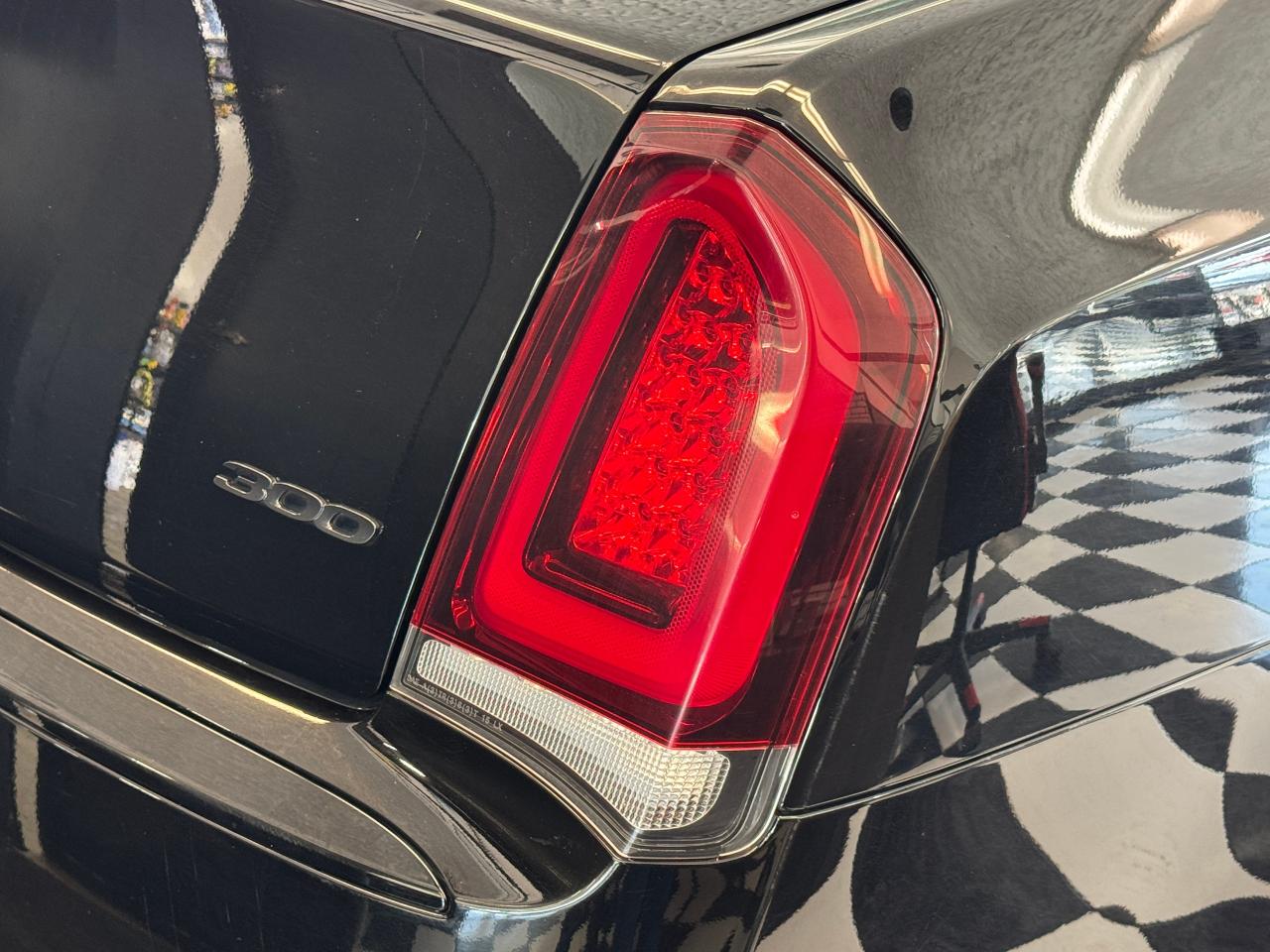 2023 Chrysler 300 300 Touring L AWD+ONE OWNER+CLEAN CARFAX Photo