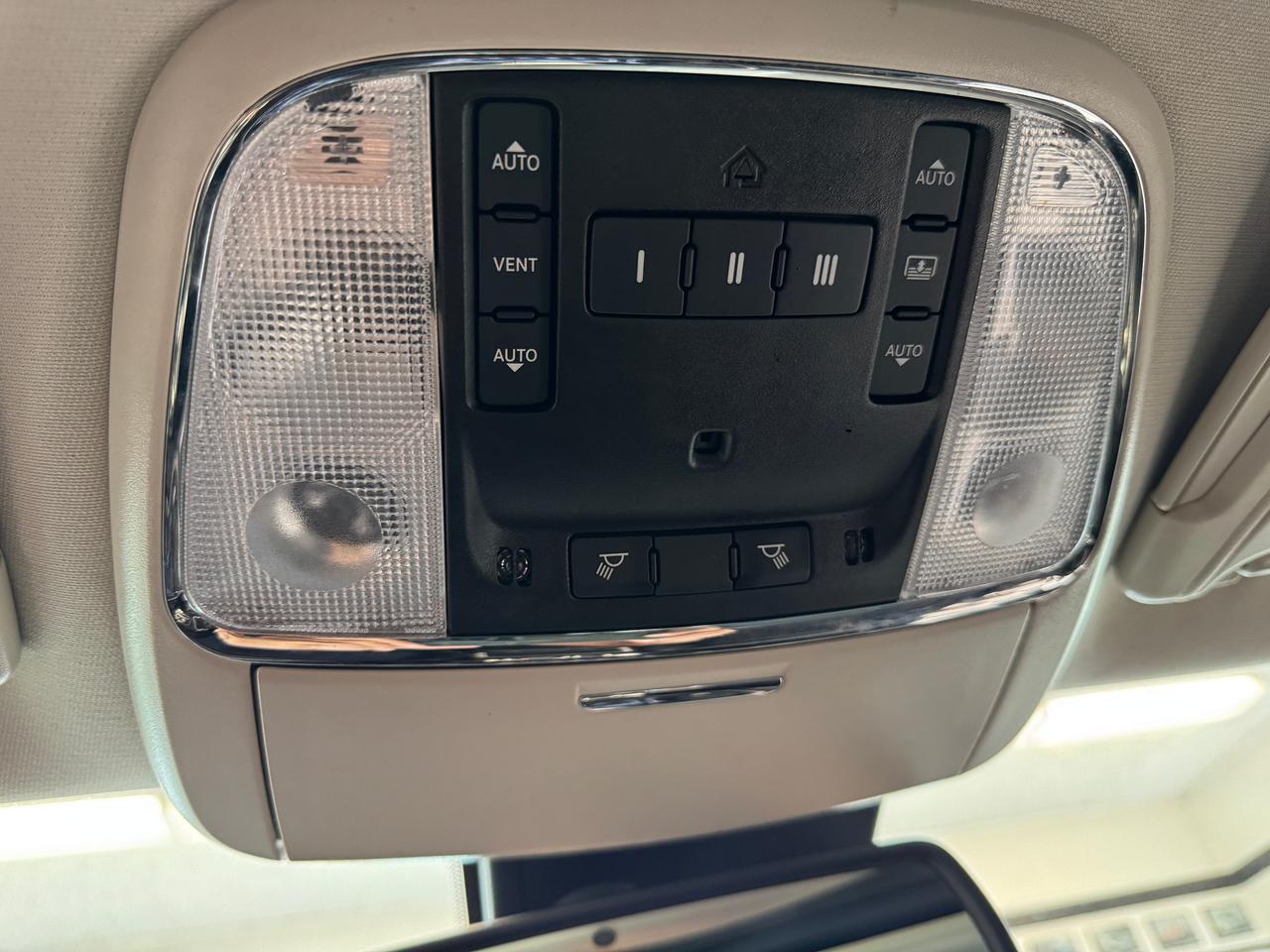 2023 Chrysler 300 300 Touring L AWD+ONE OWNER+CLEAN CARFAX Photo