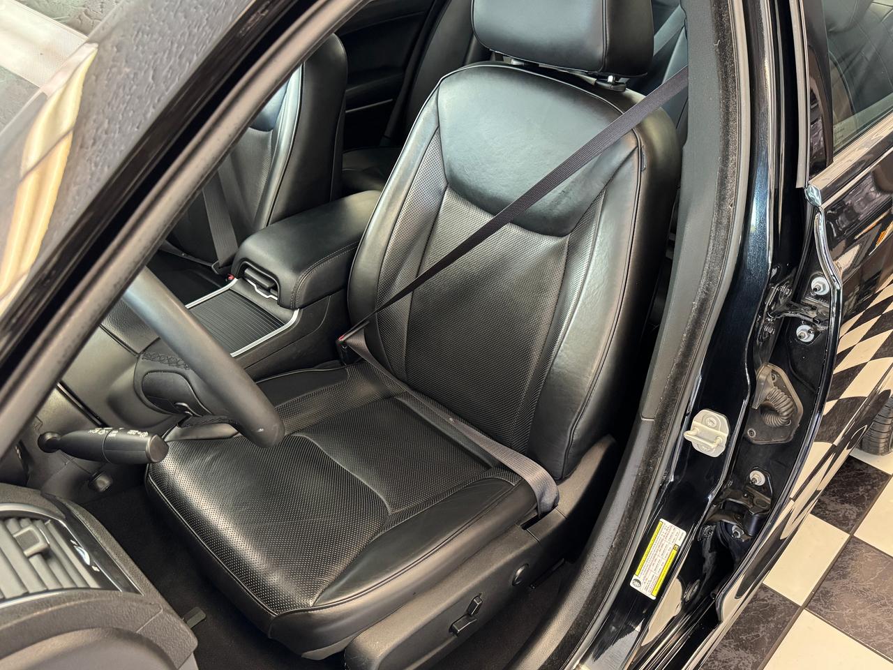 2023 Chrysler 300 300 Touring L AWD+ONE OWNER+CLEAN CARFAX Photo