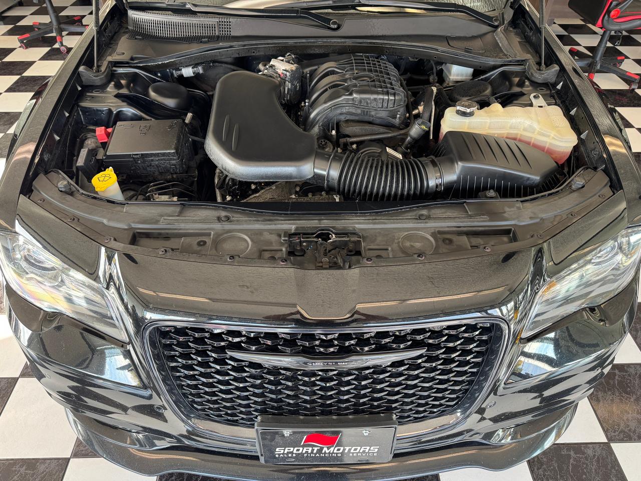 2023 Chrysler 300 300 Touring L AWD+ONE OWNER+CLEAN CARFAX Photo