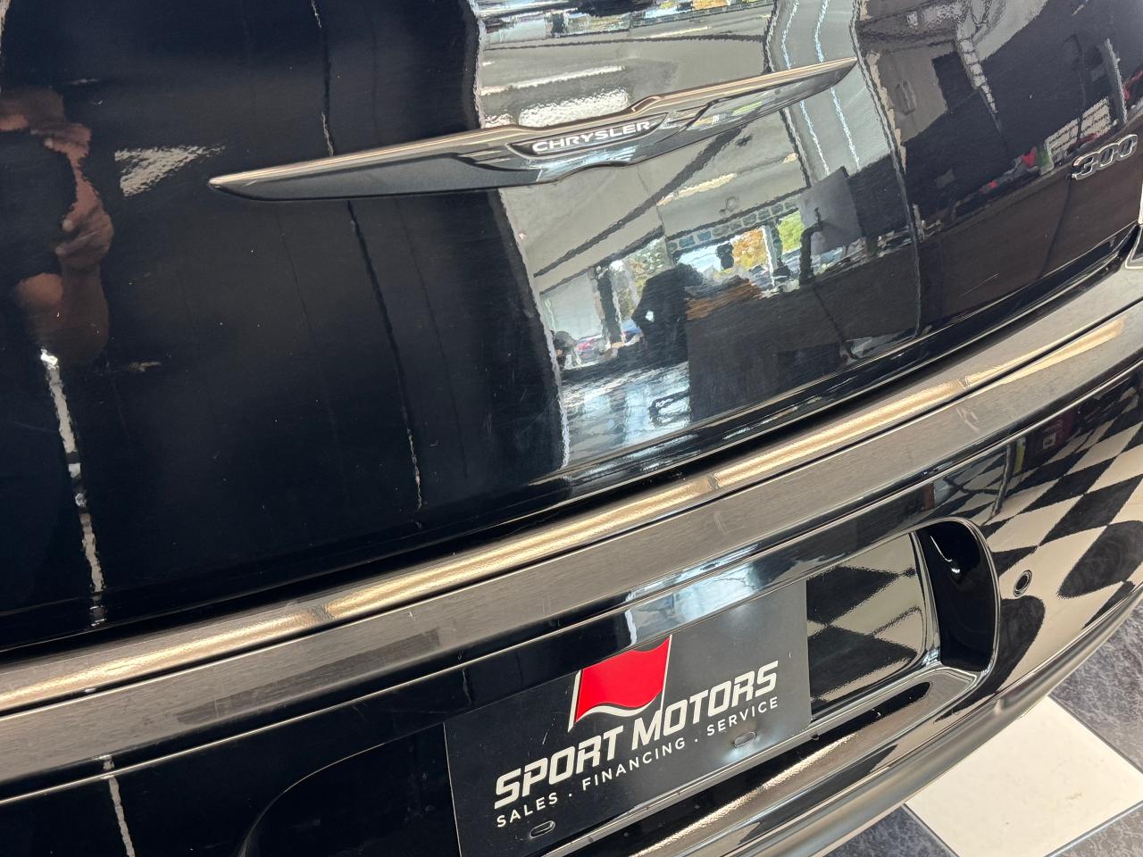 2023 Chrysler 300 300 Touring L AWD+ONE OWNER+CLEAN CARFAX Photo