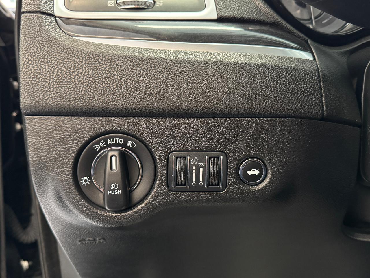 2023 Chrysler 300 300 Touring L AWD+ONE OWNER+CLEAN CARFAX Photo