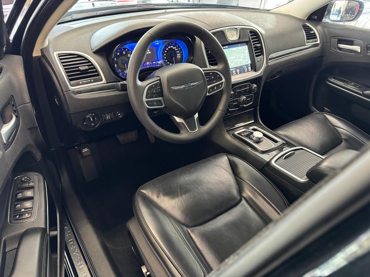 2023 Chrysler 300 300 Touring L AWD+ONE OWNER+CLEAN CARFAX Photo