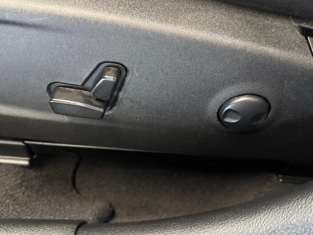 2023 Chrysler 300 300 Touring L AWD+ONE OWNER+CLEAN CARFAX Photo