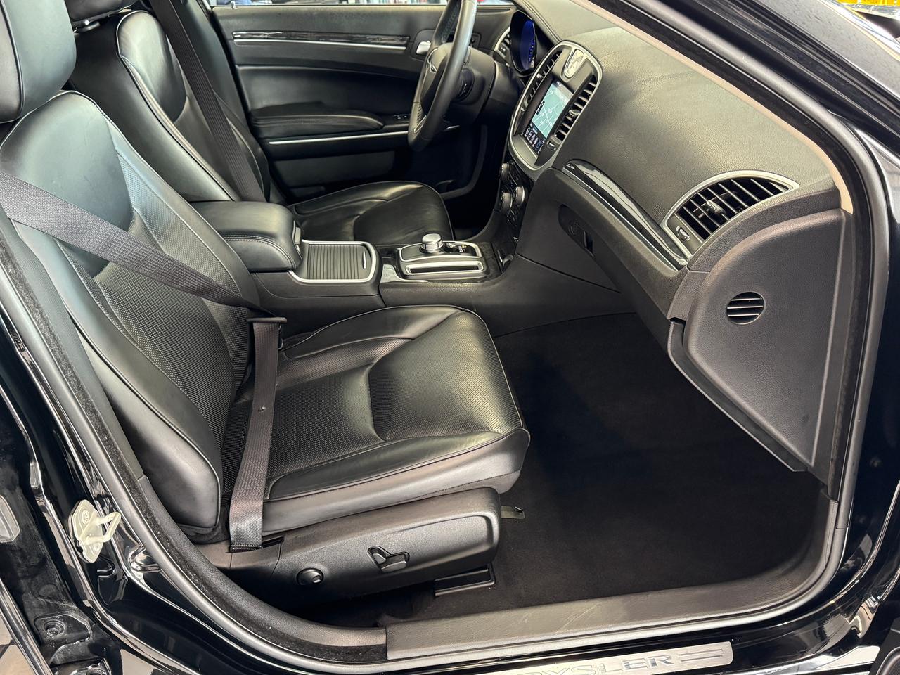 2023 Chrysler 300 300 Touring L AWD+ONE OWNER+CLEAN CARFAX Photo