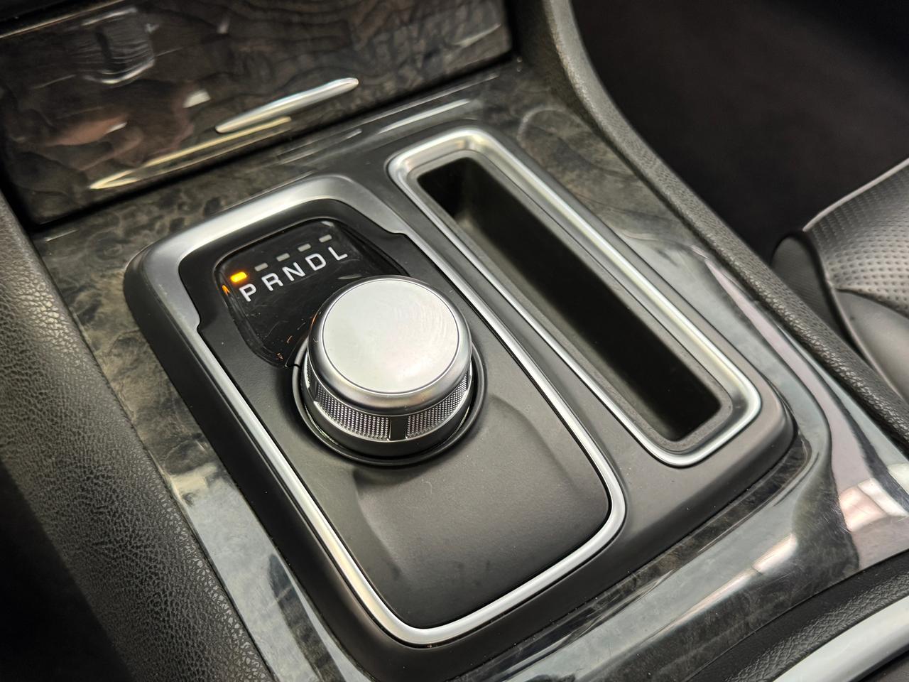 2023 Chrysler 300 300 Touring L AWD+ONE OWNER+CLEAN CARFAX Photo