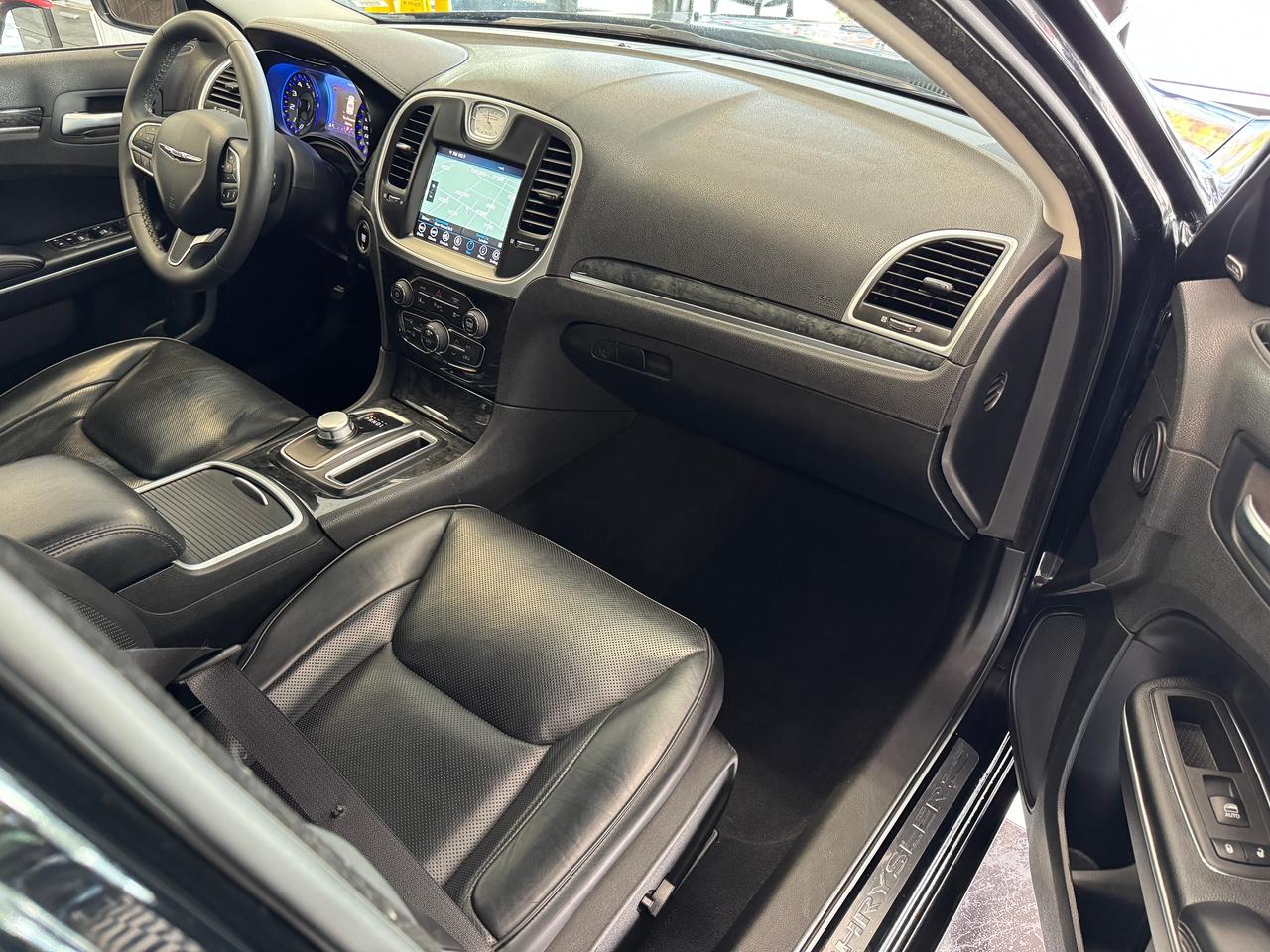 2023 Chrysler 300 300 Touring L AWD+ONE OWNER+CLEAN CARFAX Photo