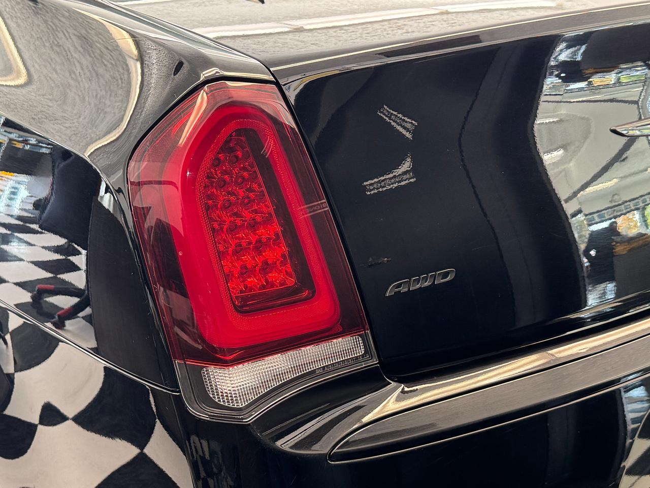 2023 Chrysler 300 300 Touring L AWD+ONE OWNER+CLEAN CARFAX Photo