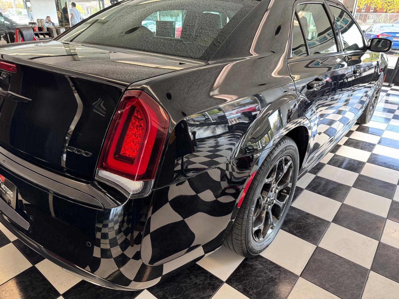 2023 Chrysler 300 300 Touring L AWD+ONE OWNER+CLEAN CARFAX Photo