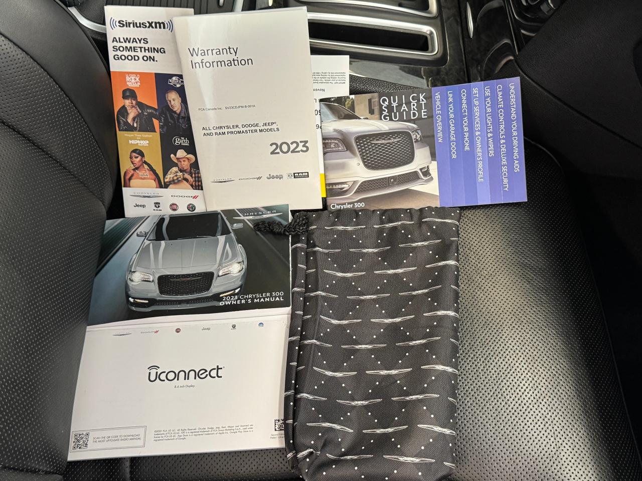 2023 Chrysler 300 300 Touring L AWD+ONE OWNER+CLEAN CARFAX Photo