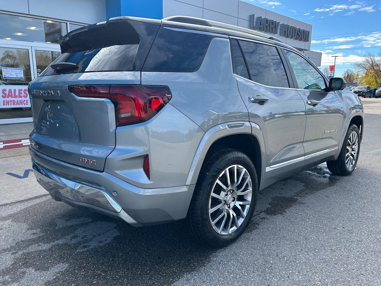 2026 GMC Terrain Denali Photo2