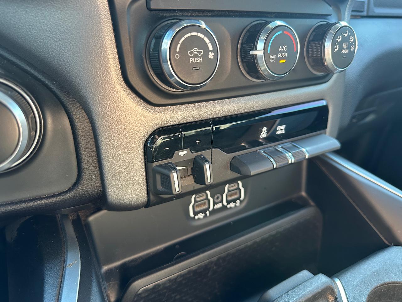 2024 RAM 3500 Big Horn Photo