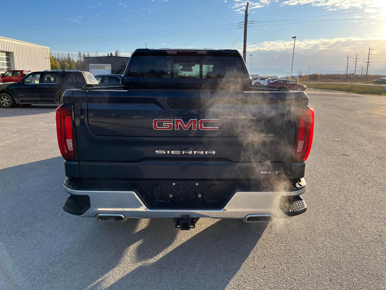 2022 GMC Sierra 1500 SLT 4WD Crew Cab 147 Photo5