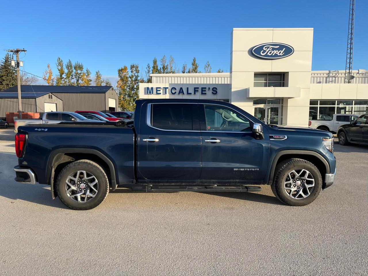 Used 2022 GMC Sierra 1500 SLT 4WD Crew Cab 147 for sale in Treherne, MB