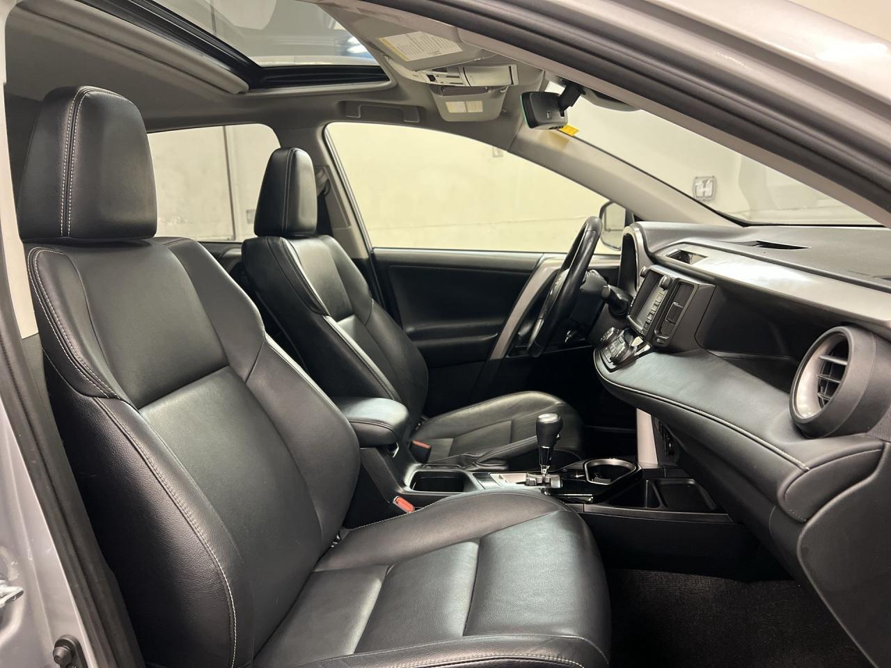 2017 Toyota RAV4 HYBRID LIMITED AWD | HTD LEATHER |SUNROOF | ALLOYS Photo