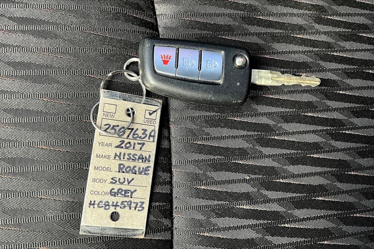2017 Nissan Rogue S | Heated Seats | Remote Start | FWD Photo