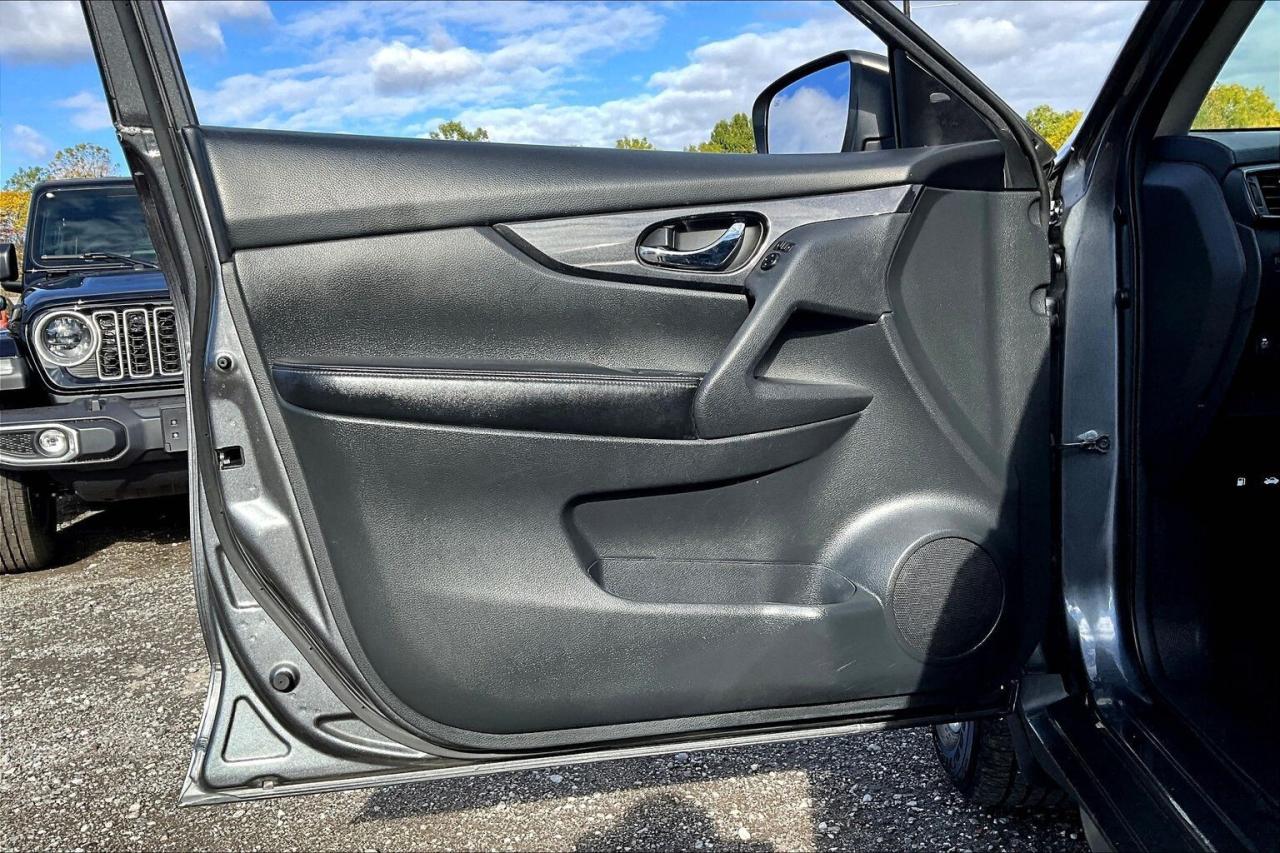 2017 Nissan Rogue S | Heated Seats | Remote Start | FWD Photo