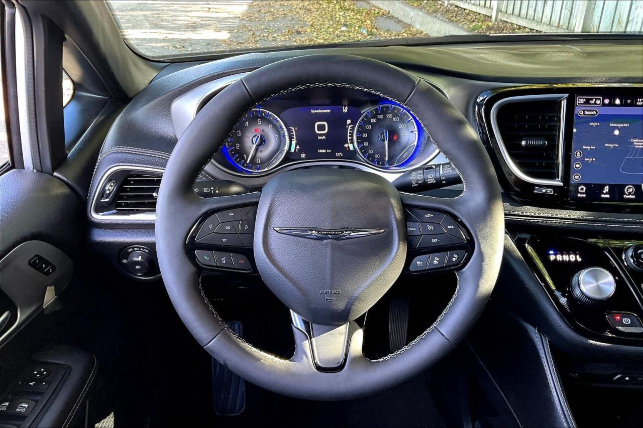 2024 Chrysler Pacifica Limited S App | TheatreGroup | SafetySphere | FWD Photo