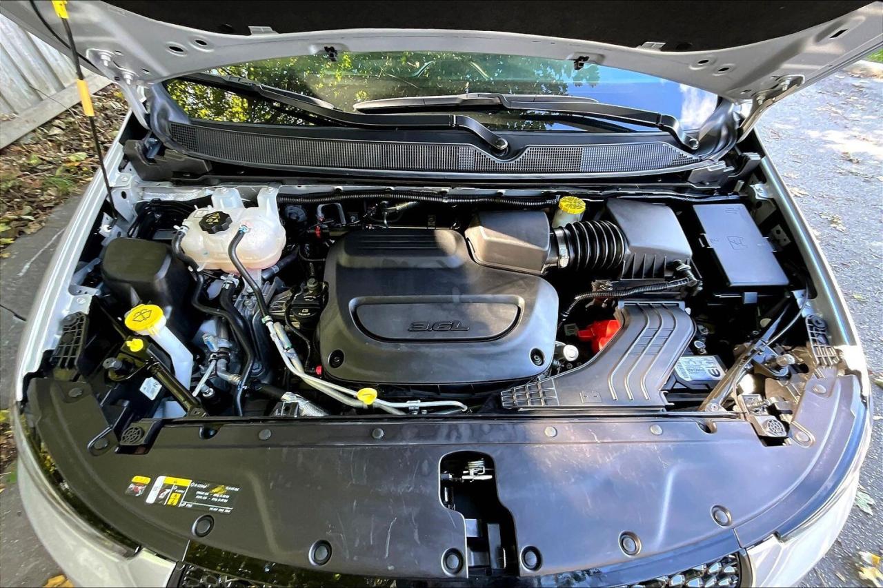 2024 Chrysler Pacifica Limited S App | TheatreGroup | SafetySphere | FWD Photo