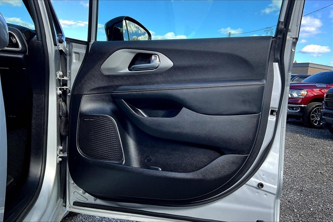 2024 Chrysler Pacifica Limited S App | TheatreGroup | SafetySphere | FWD Photo