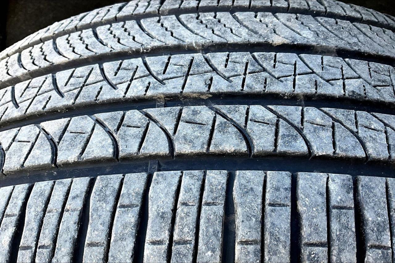 2024 Chrysler Pacifica Limited S App | TheatreGroup | SafetySphere | FWD Photo