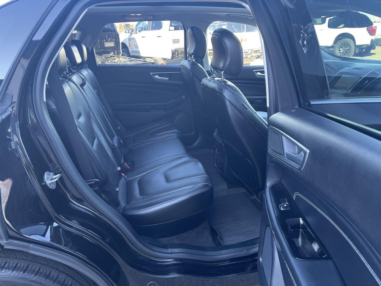 2019 Ford Edge Titanium Photo5