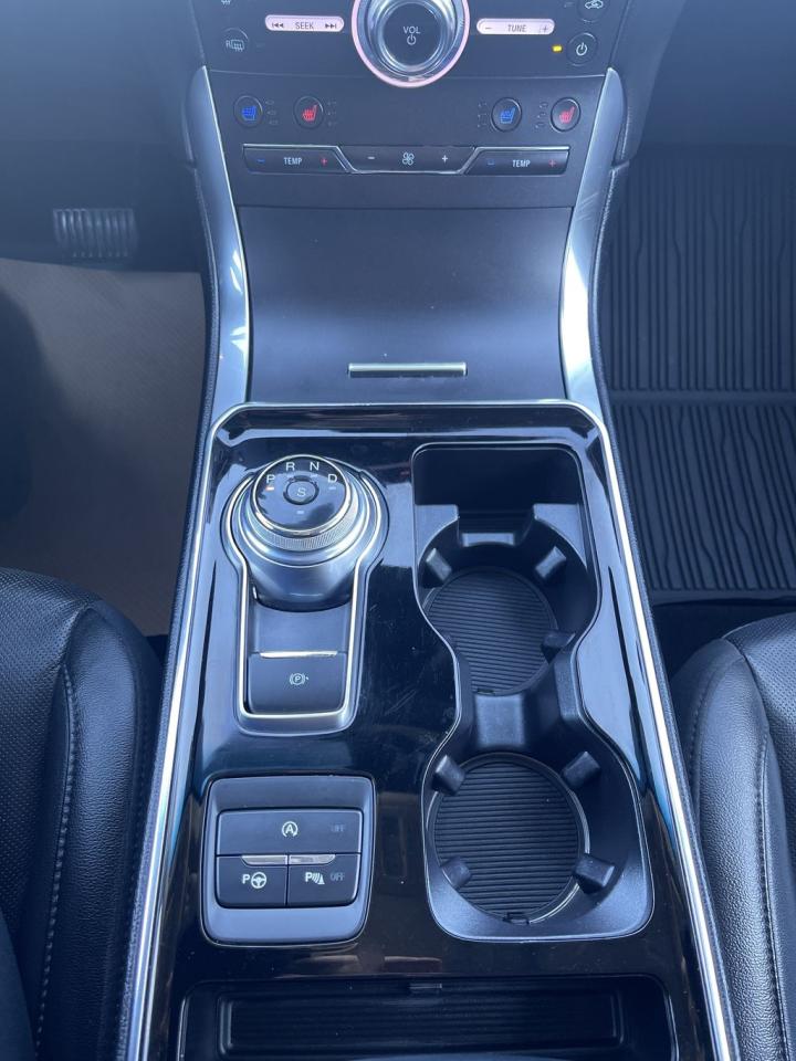 2019 Ford Edge Titanium Photo5