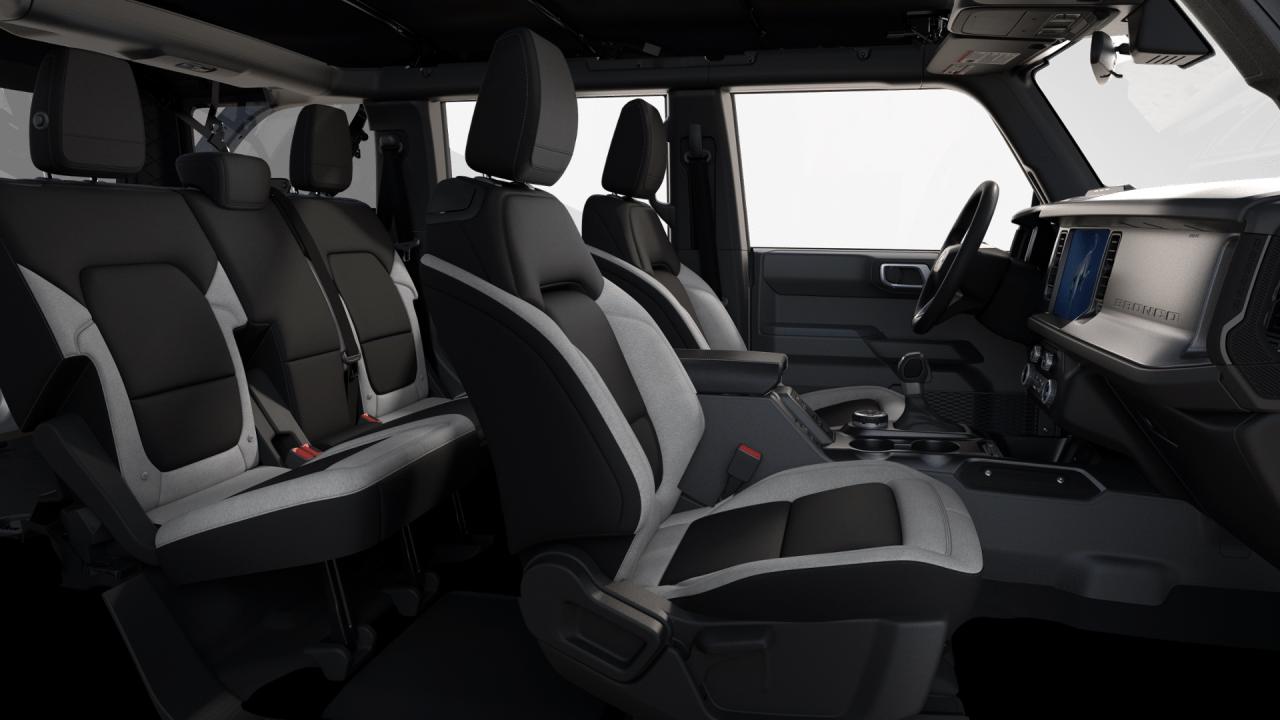 2025 Ford Bronco Base Photo5