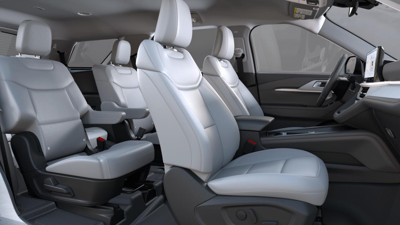 2025 Ford Explorer Active Photo5