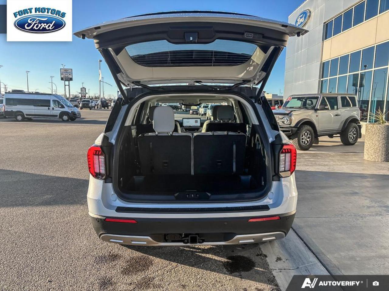 2025 Ford Explorer Active Photo5