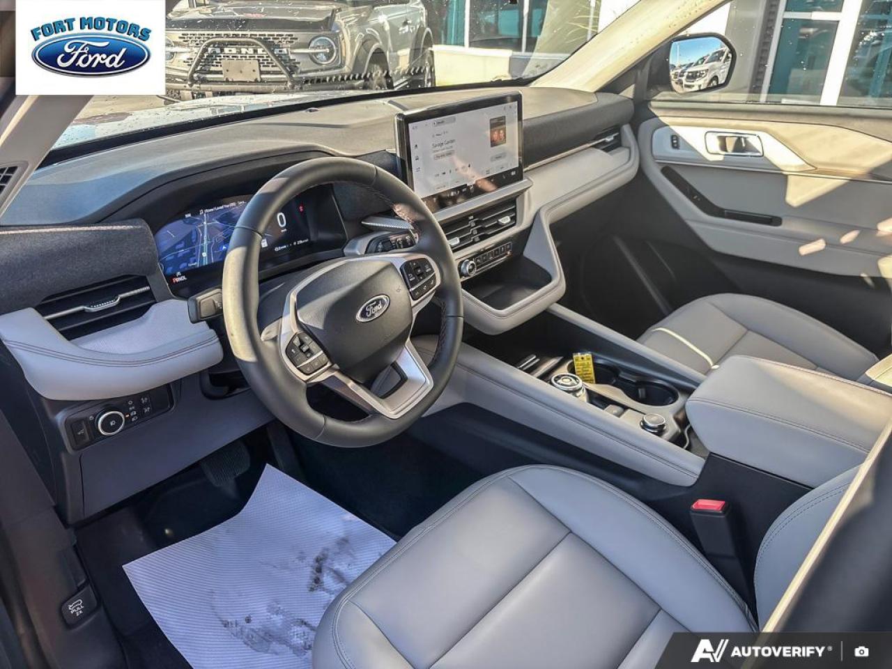 2025 Ford Explorer Active Photo5