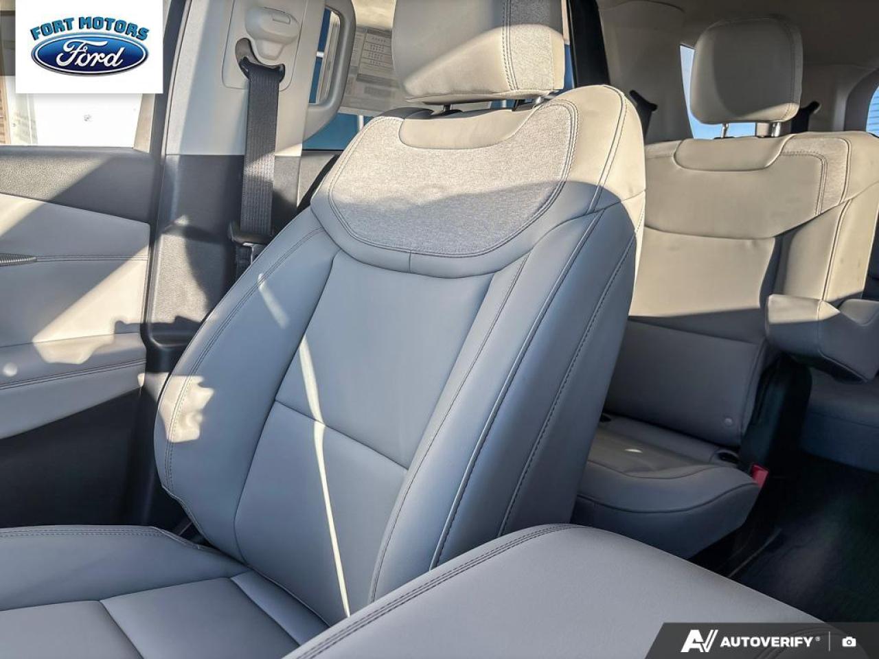 2025 Ford Explorer Active Photo5