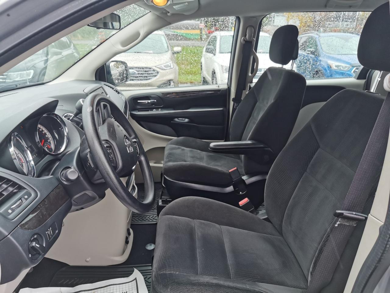 2016 Dodge Grand Caravan SE - Photo #12