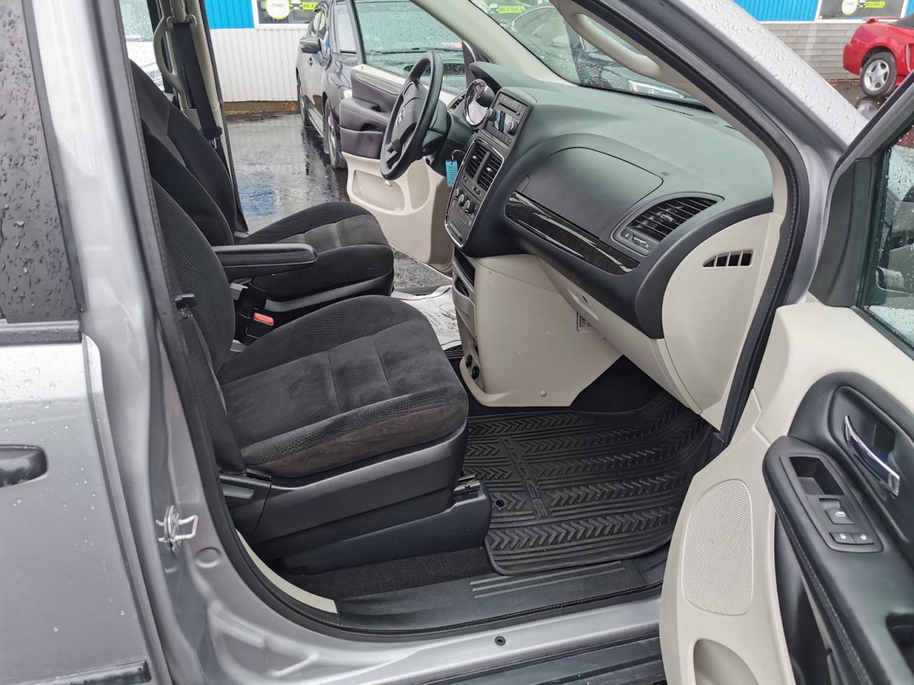 2016 Dodge Grand Caravan SE - Photo #21