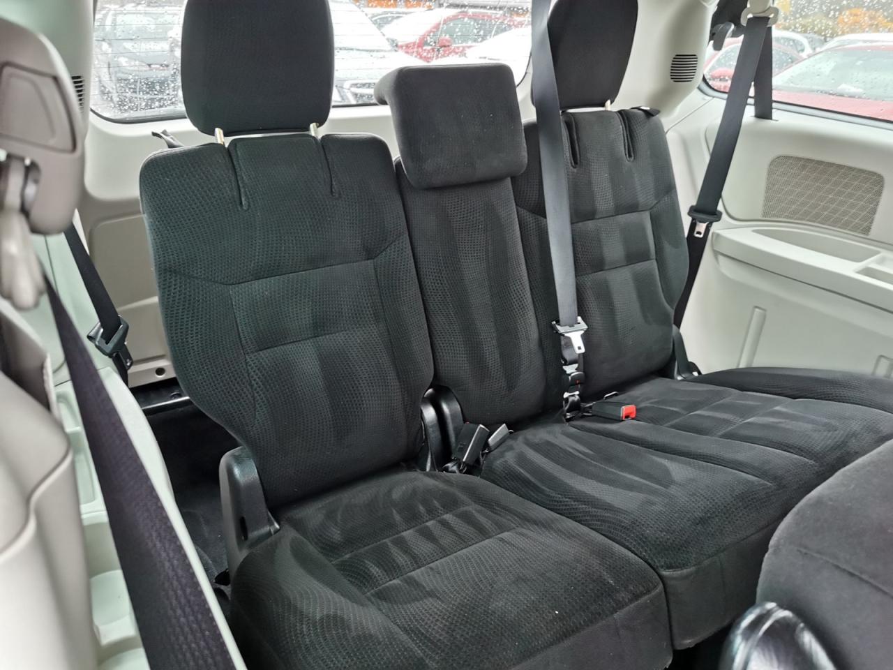 2016 Dodge Grand Caravan SE - Photo #23