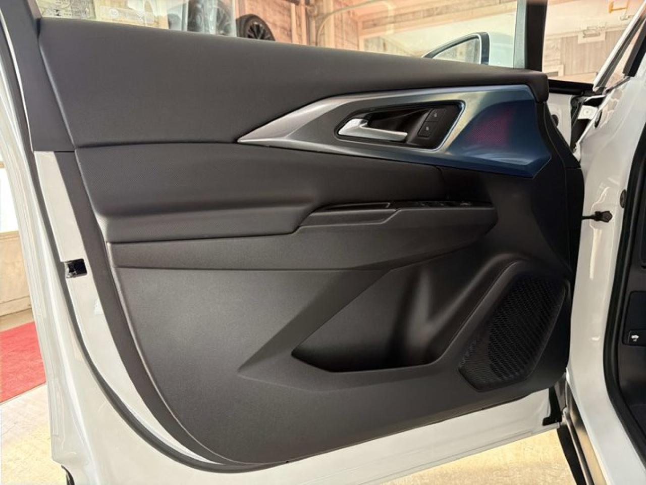 2025 Chevrolet Equinox EV LT - Photo #23