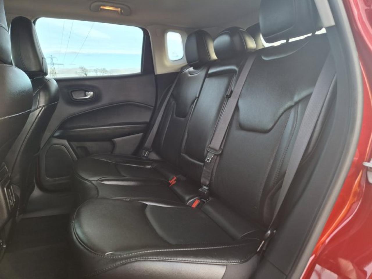 2021 Jeep Compass Altitude 4WD | Black Top | Leatherette | Navigation | Rear Camera | Carplay + Android Auto | Photo