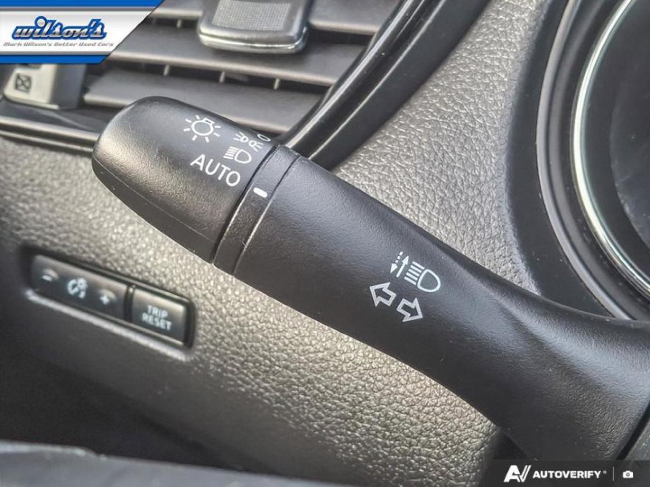 2020 Nissan Qashqai S | 6-Speed Manual | CarPlay + Android | Heated Seats | Rear Camera | and More ! Photo