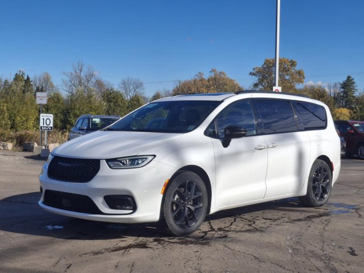 Used 2024 Chrysler Pacifica Touring-L | Leather | Pano Sunroof | S-Appearance Pkg | Heated Wheel + Seats | and More ! for sale in Guelph, ON