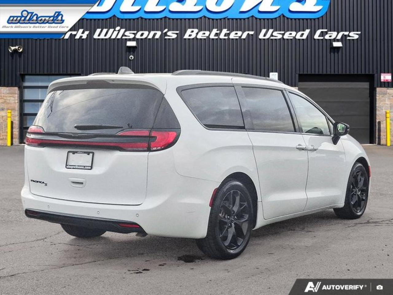 2024 Chrysler Pacifica Touring-L | Leather | Pano Sunroof | S-Appearance Pkg | Heated Wheel + Seats | and More ! Photo4