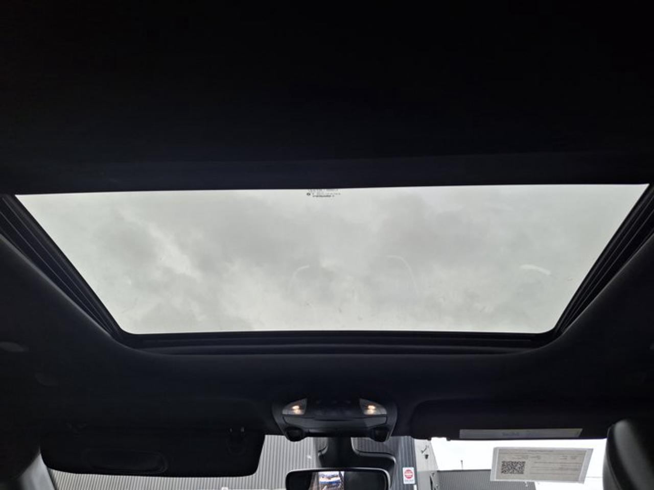 2024 Chrysler Pacifica Touring-L | Leather | Pano Sunroof | S-Appearance Pkg | Heated Wheel + Seats | and More ! Photo