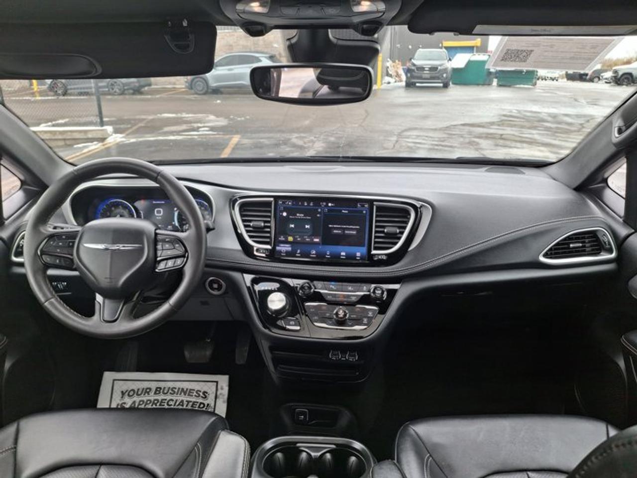 2024 Chrysler Pacifica Touring-L | Leather | Pano Sunroof | S-Appearance Pkg | Heated Wheel + Seats | and More ! Photo