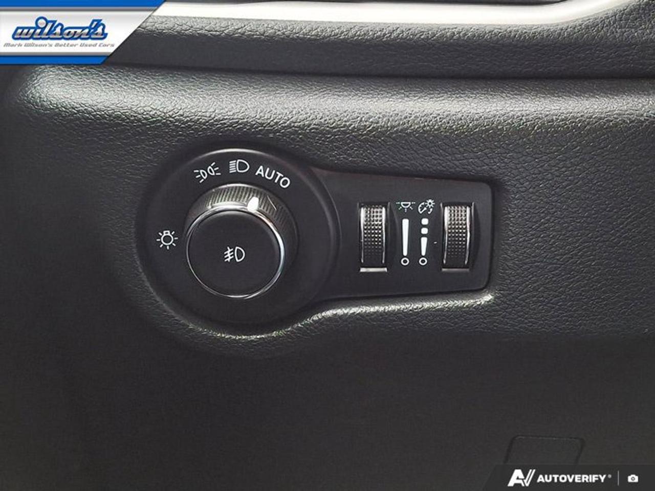 2024 Chrysler Pacifica Touring-L | Leather | Pano Sunroof | S-Appearance Pkg | Heated Wheel + Seats | and More ! Photo