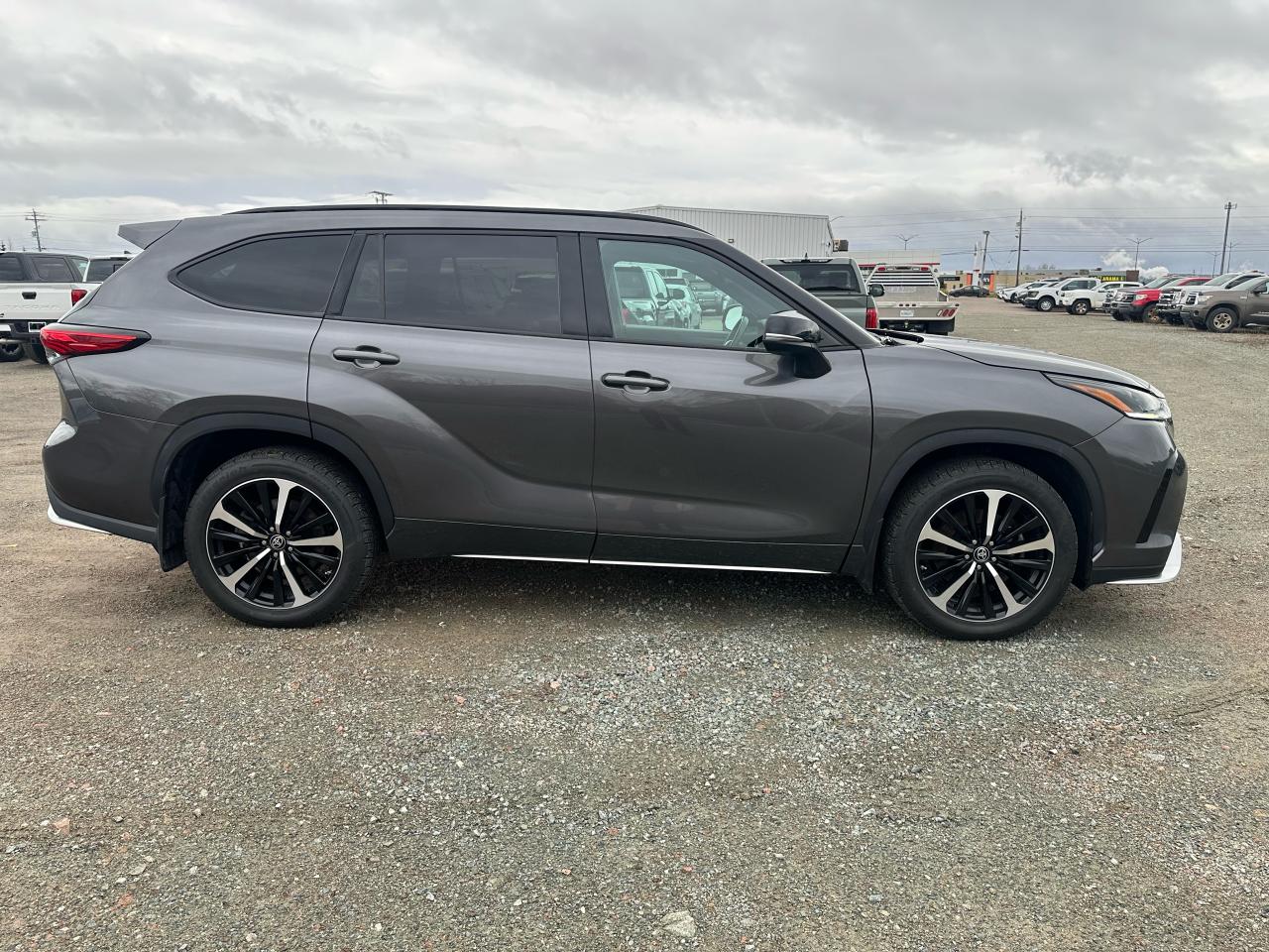 2022 Toyota Highlander XSE AWD Photo3