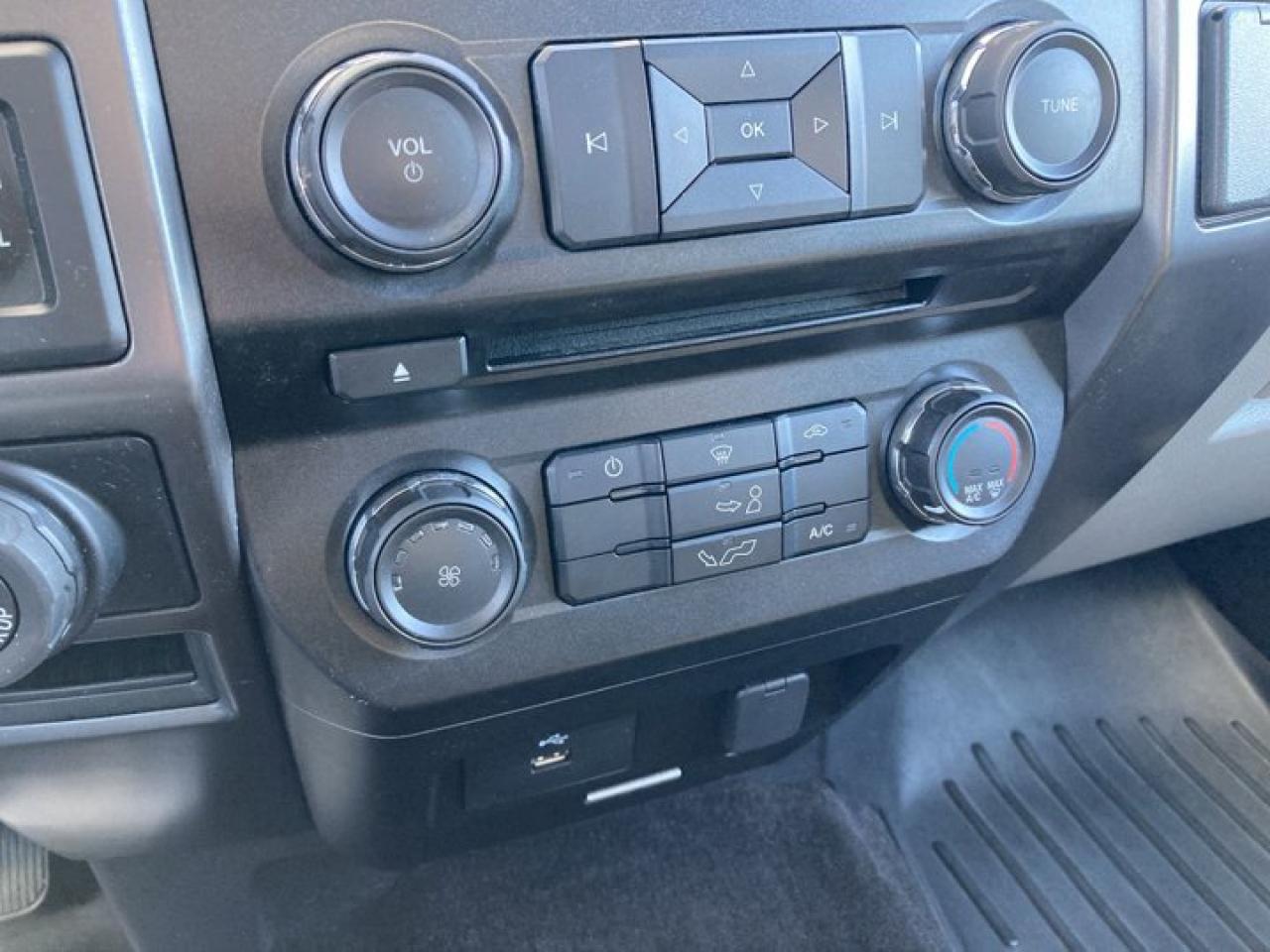 2017 Ford F-150 XLT 4X4 Trailer Tow Package Photo