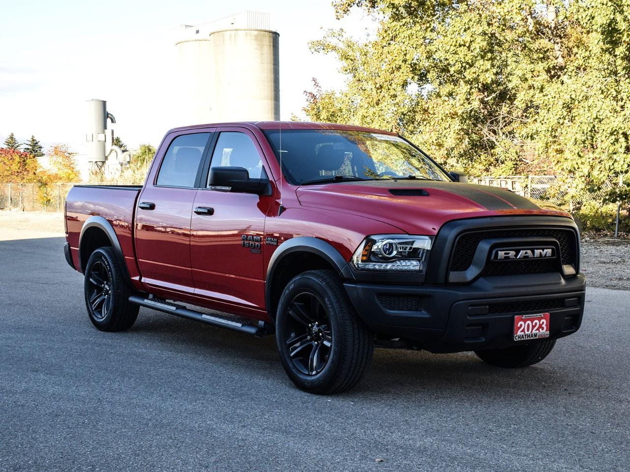 2023 RAM 1500 Classic WARLOCK 4X4 CREW CAB 5'7" BOX Photo4