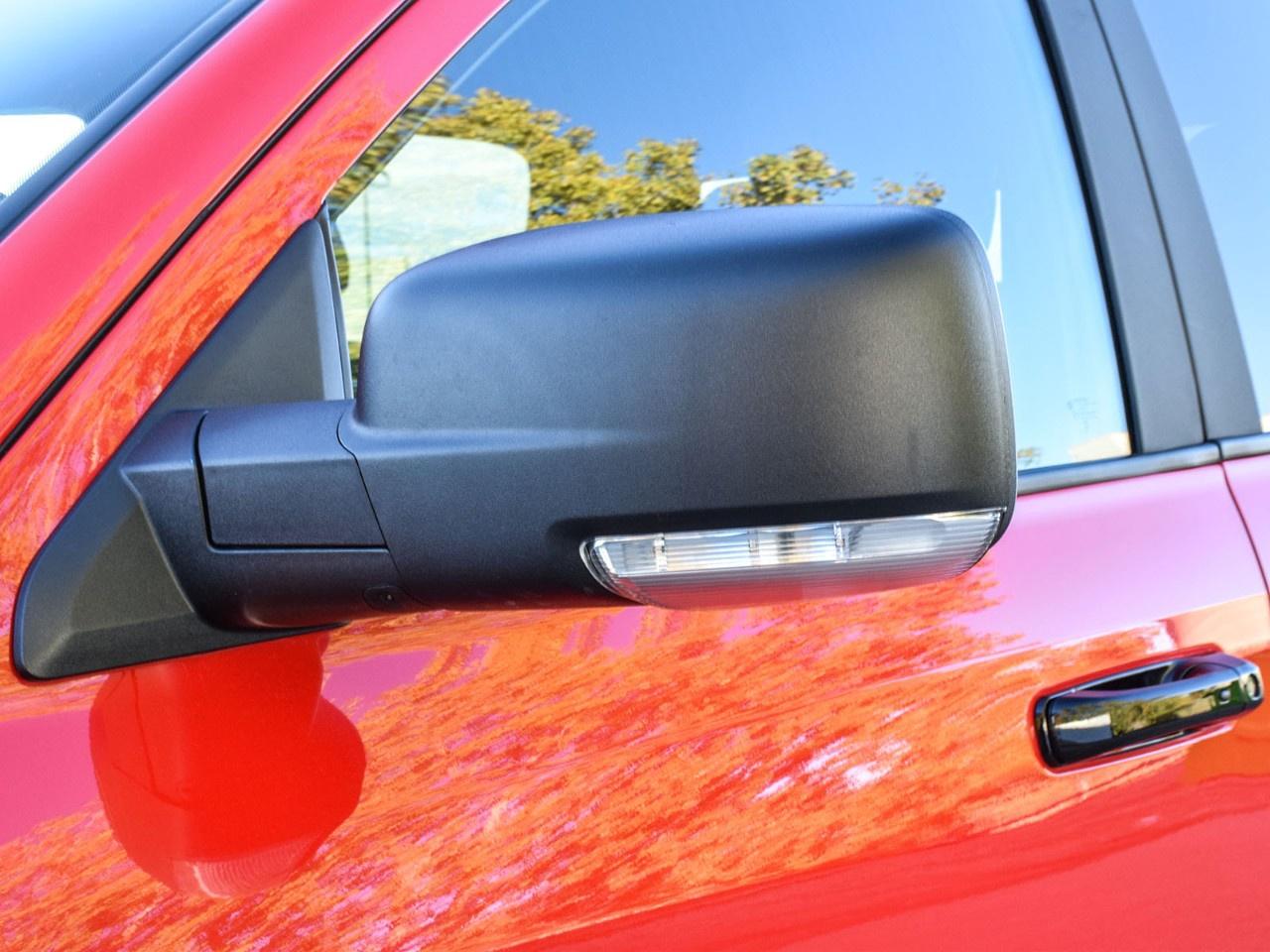 2023 RAM 1500 Classic WARLOCK 4X4 CREW CAB 5'7" BOX Photo