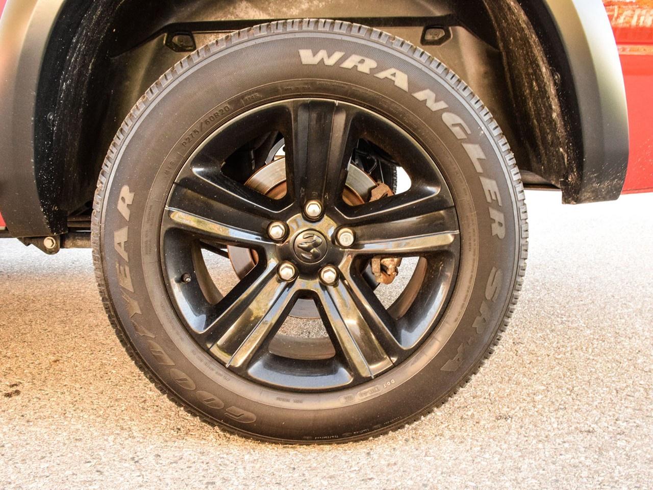 2023 RAM 1500 Classic WARLOCK 4X4 CREW CAB 5'7" BOX Photo